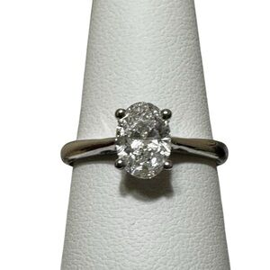 New 0.88 carat oval cut lab grown diamond solitaire ring in 10k gold setting